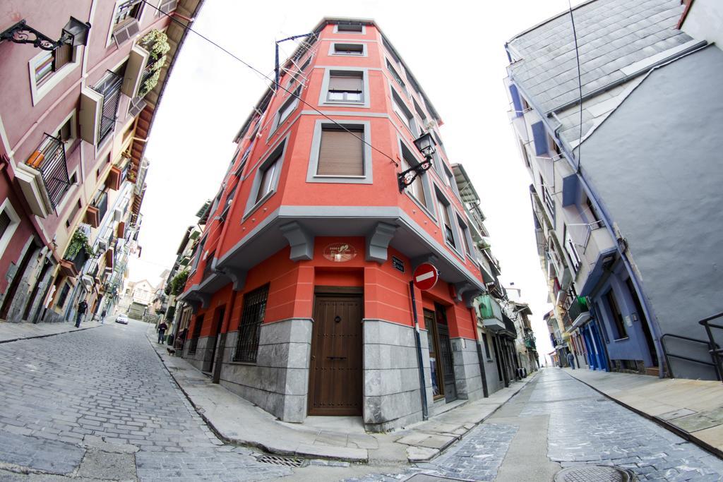 Andra Mari Apartamentu Turistikoak Bermeo Room photo