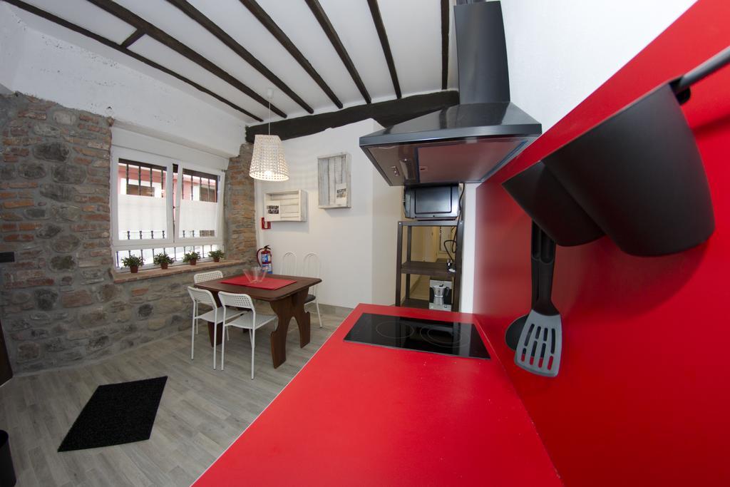 Andra Mari Apartamentu Turistikoak Bermeo Room photo
